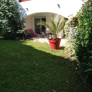 Joli T2 Proche Plages Appartement
